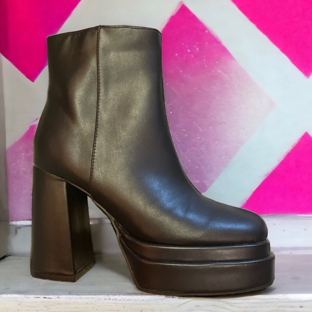 Last Pair! Qupid Black Elevated Zip Up Chunky Heel Platform Moto Boot Ankle Boot - Picture 1 of 5